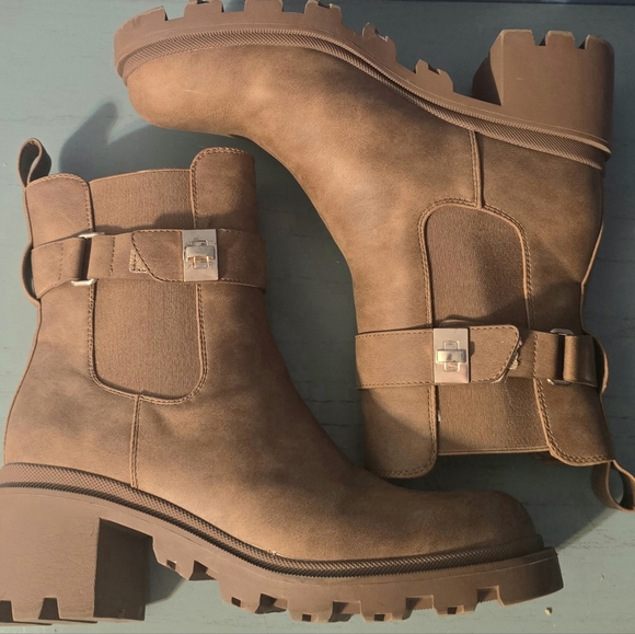 Source Unknown Shoes - Dream Pairs Tan Lug Sole Chelsea Ankle Boots with Buckle